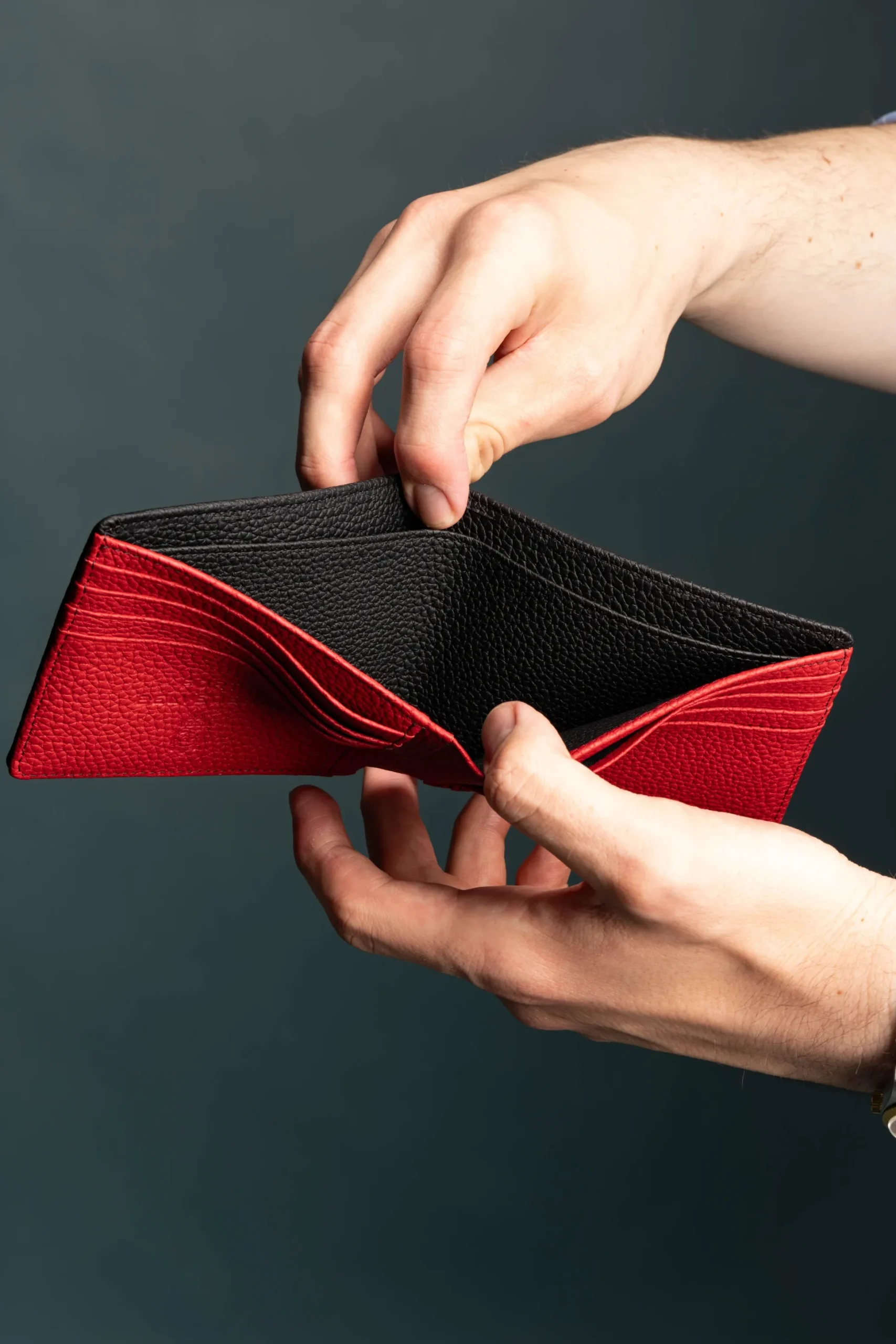 Classic 8 Card Bifold Black & Red Grained Leather Wallet