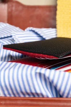 Classic 10 Card Bifold Black & Red Grained Leather Wallet