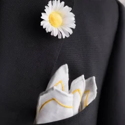 Daisy Silk Boutonnière Flower