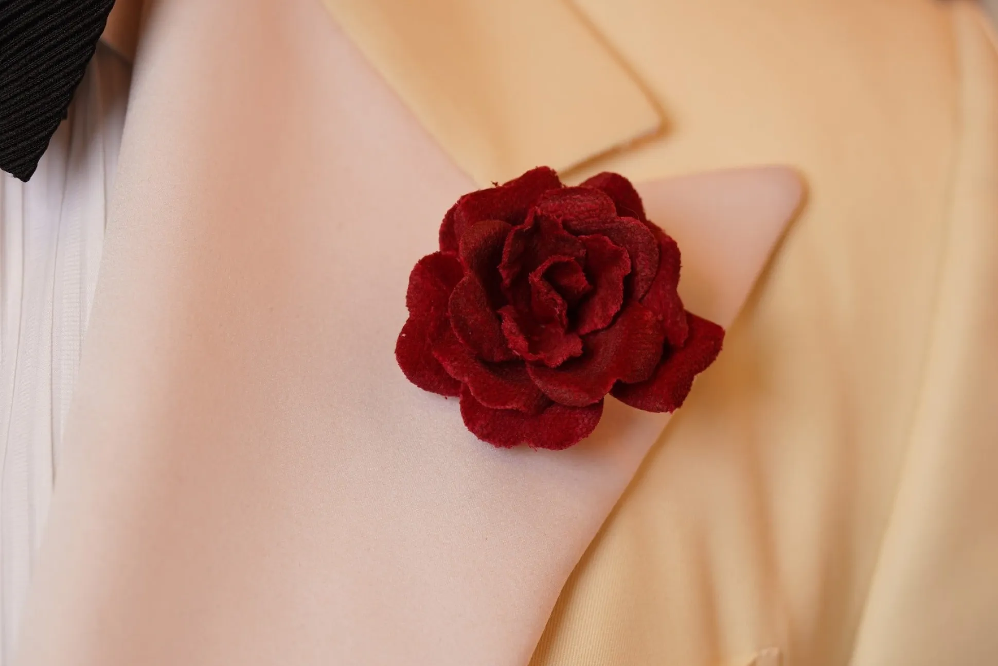 Dark Red Velvet Spray Rose Boutonnière Flower