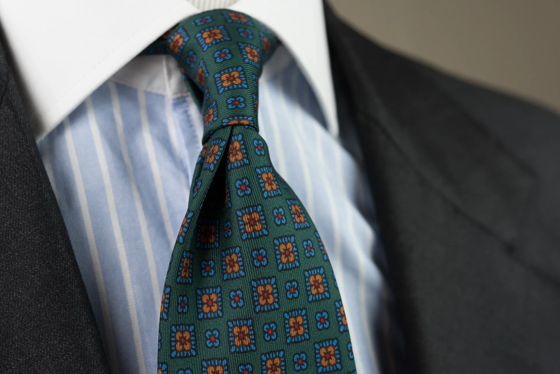 Green Motif Madder Silk Tie