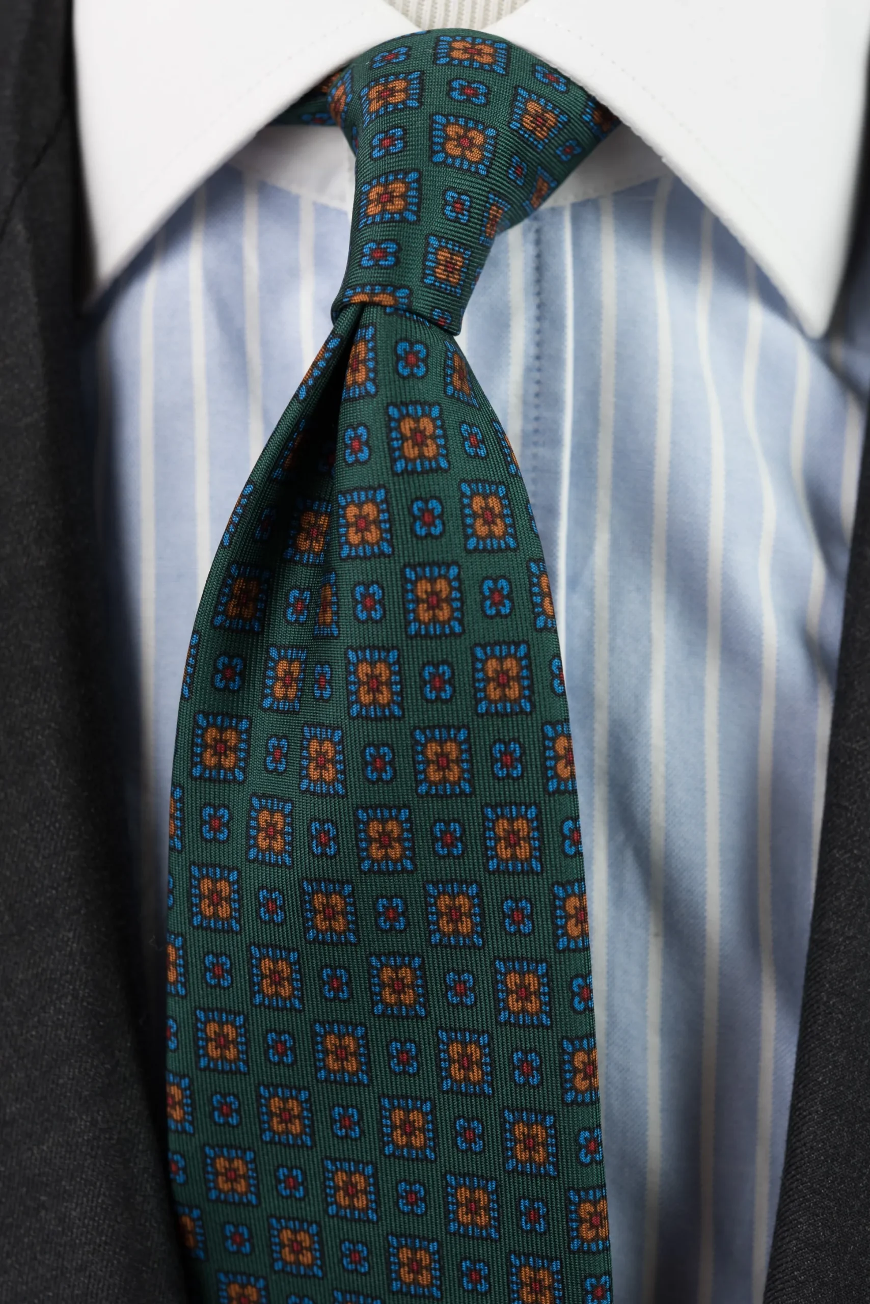 Green Motif Madder Silk Tie