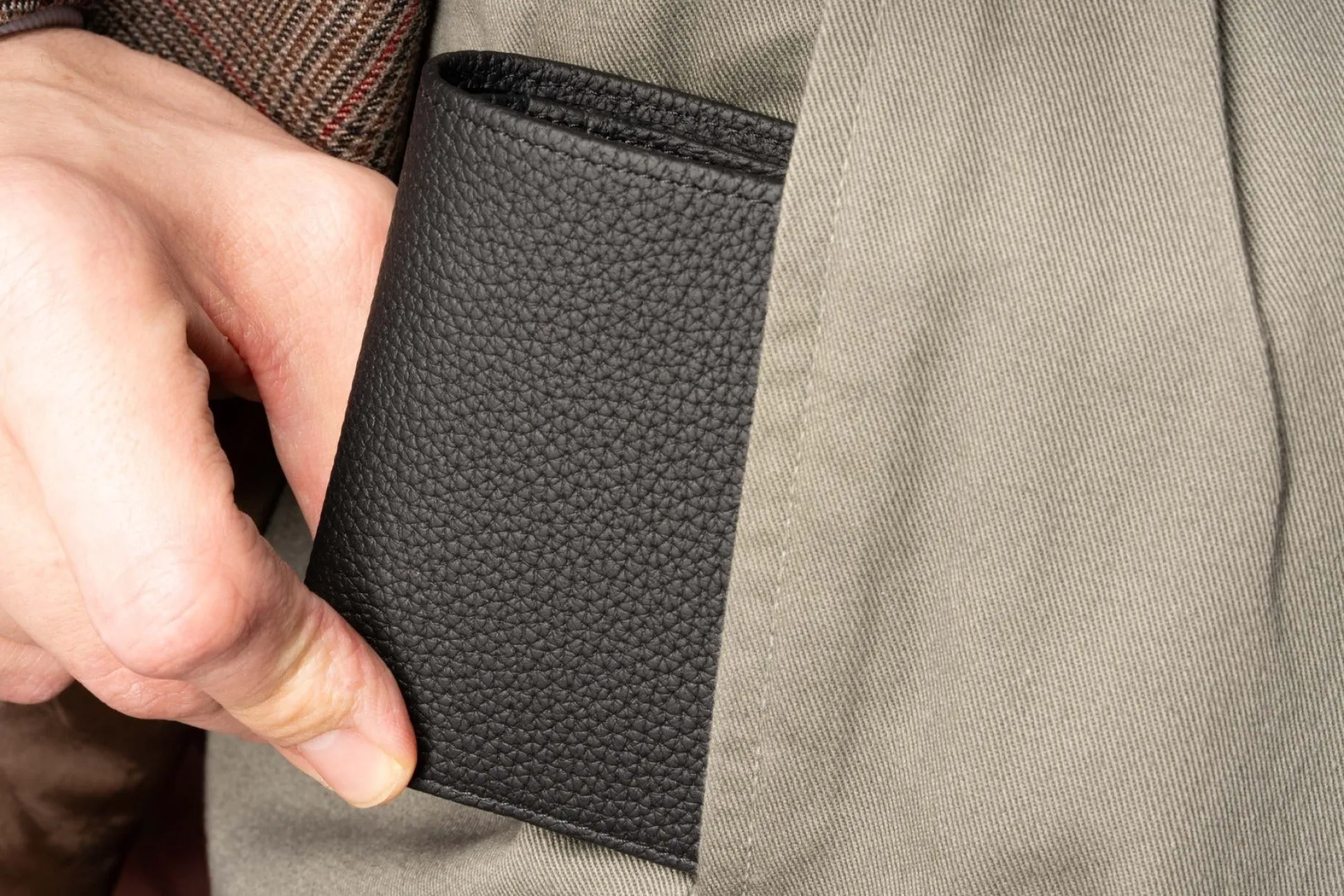 Le Grand 10 Card Black Togo Calf Leather Wallet