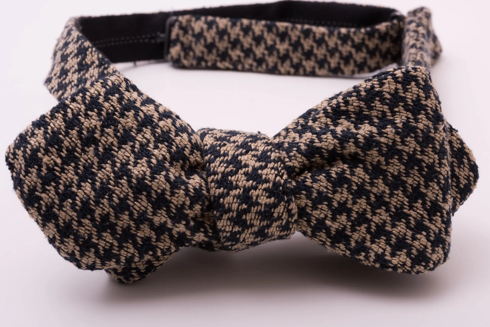 Navy & Beige Houndstooth Silk Bourette Bow Tie