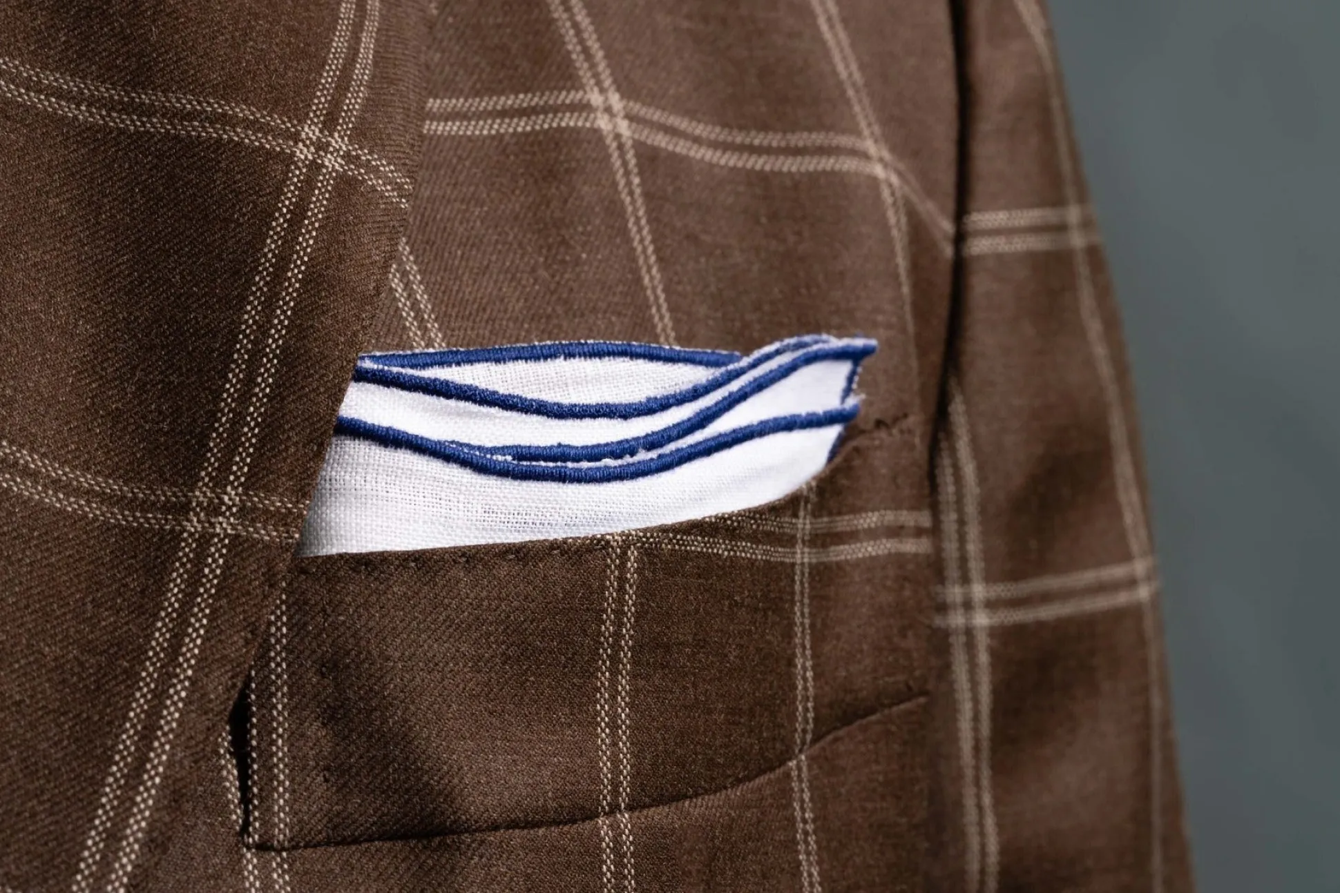 Navy Blue Wave Edge White Linen Pocket Square