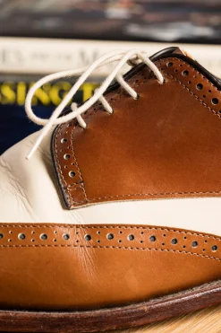Round Off White Waxed Cotton Shoelaces